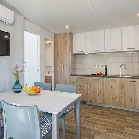 Semesterpark Mobile Homes - Lanterna Premium